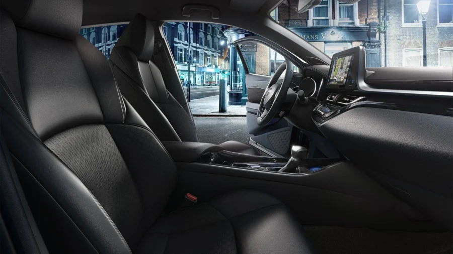 Передний ряд в Toyota C-HR