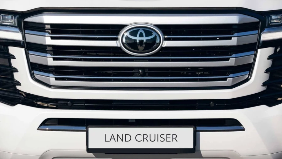 Фото решетки Toyota Land Cruiser 300