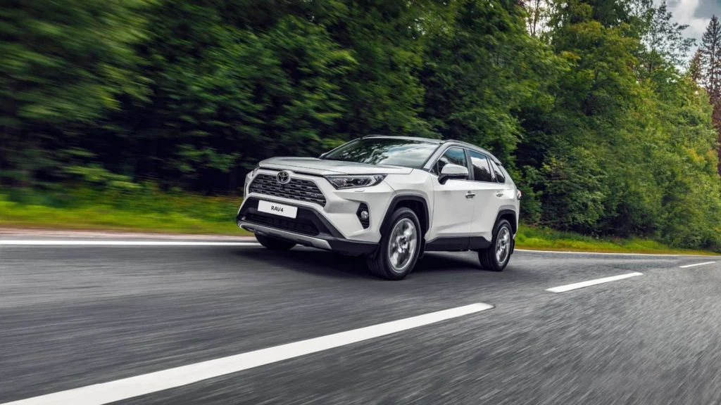 Фото Toyota RAV4 спереди