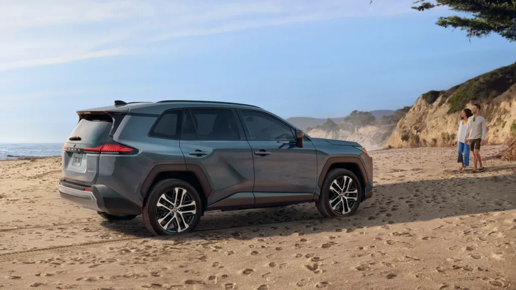 Фото Toyota RAV4 NEW с боковой стороны