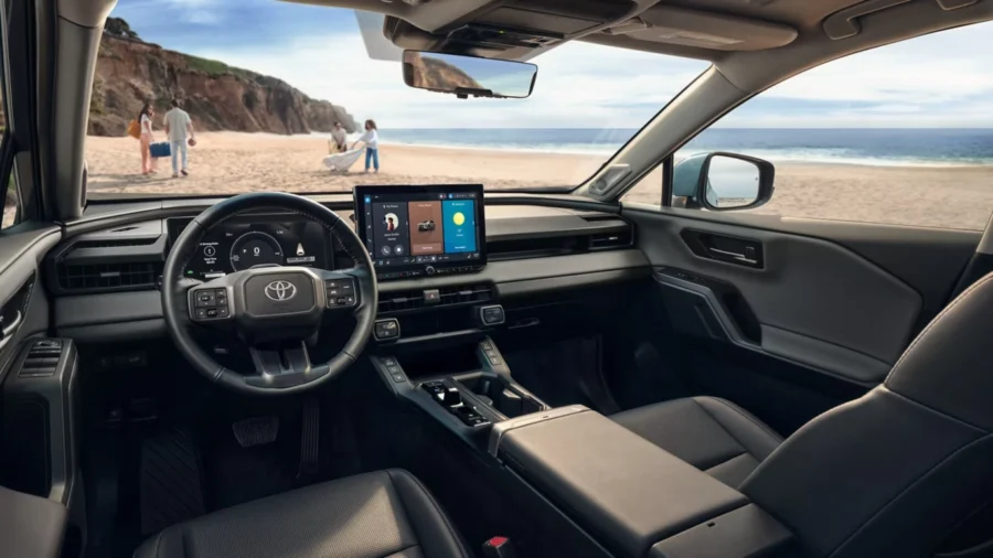 Фото переднего ряда Toyota RAV4 NEW